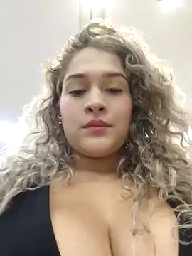 Sara smiiith211 online show from 12-12-24, 01:21