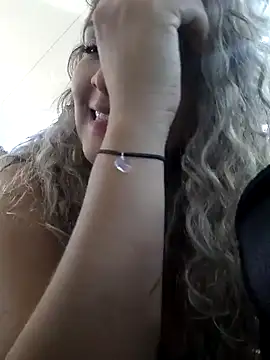 Sara smiiith211 online show from 12-18-24, 12:10