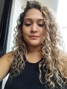 Sara smiiith211 online show from 03-02-25, 08:50