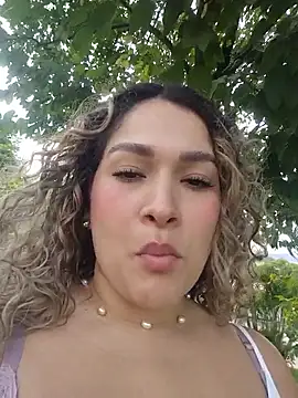 Sara smiiith211 online show from 04-11-26, 06:12