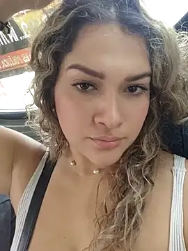 Sara smiiith211 online show from 04-20-26, 05:48