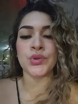 Sara smiiith211 online show from 06-12-26, 12:20