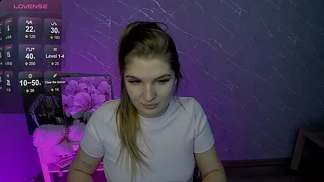 Snapshot of lily_williamss chatting on 05-17-26, 12:56 lily williamss online show from 05-17-26, 12:56