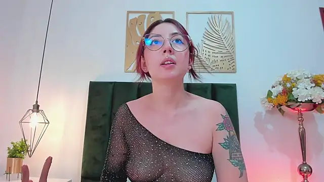 Emilywatsonn online show from 01-11-25, 12:18