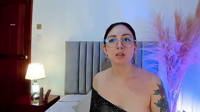 Emilywatsonn online show from 01-31-25, 11:46