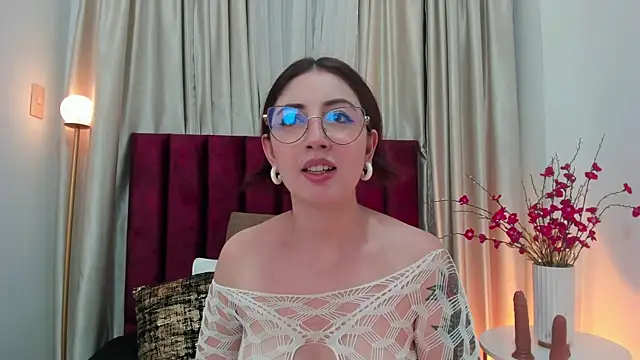 Emilywatsonn online show from 02-17-25, 11:34