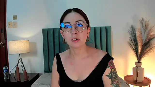 Emilywatsonn online show from 03-04-25, 11:40