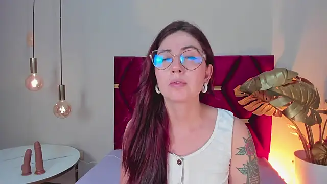 Emilywatsonn online show from 03-08-25, 12:33