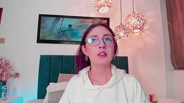 Emilywatsonn online show from 09-11-25, 12:22