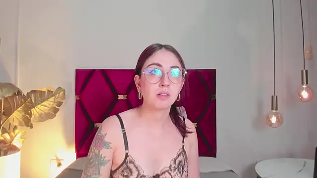 Emilywatsonn online show from 09-13-25, 11:48