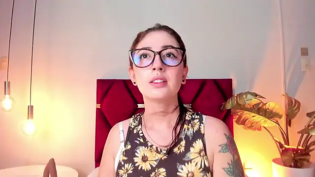 Emilywatsonn online show from 11-25-25, 12:32