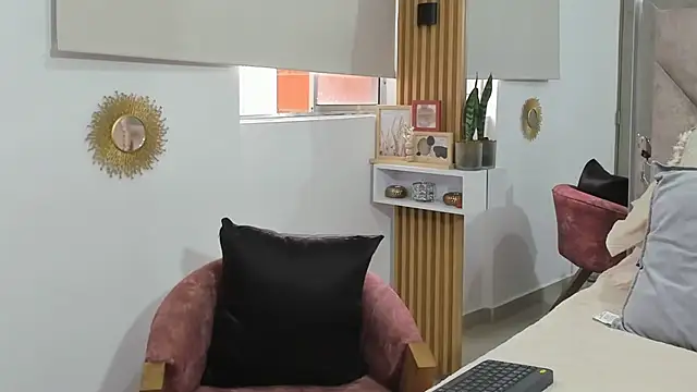 EmilyPeytonn online show from 12-05-25, 12:36