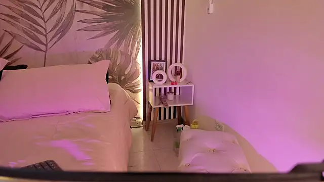 Samaantha-White online show from 04-27-26, 11:30