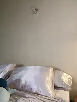 Amelia Rouse online show from 10-18-25, 07:58