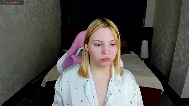 Stacy Luv online show from 11-30-25, 09:02