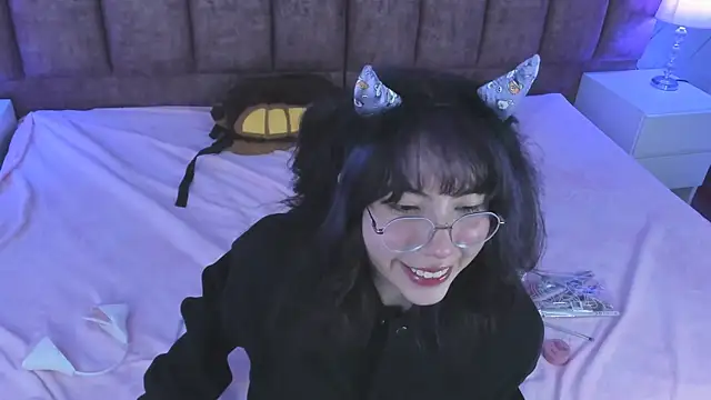 Snapshot of Purplee_Baby chatting on 12-31-24, 01:57 Purplee Baby online show from 12-31-24, 01:57