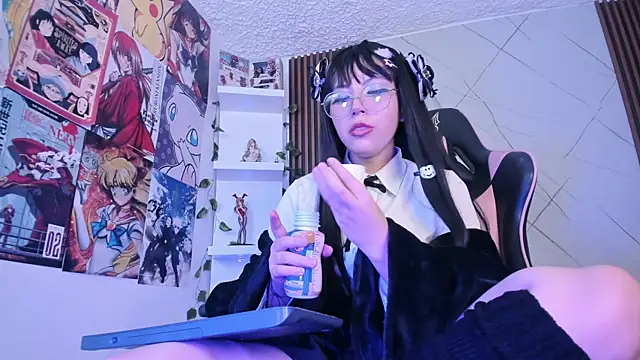 Snapshot of Purplee_Baby chatting on 02-11-25, 11:12 Purplee Baby online show from 02-11-25, 11:12