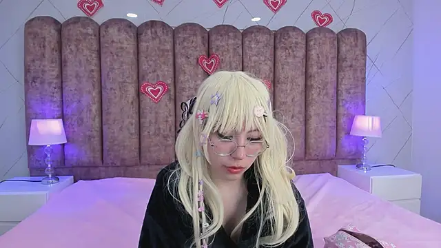 Snapshot of Purplee_Baby chatting on 02-16-25, 04:42 Purplee Baby online show from 02-16-25, 04:42