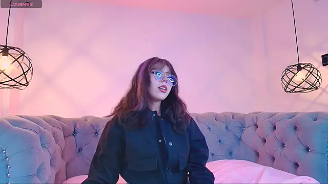 Snapshot of Purplee_Baby chatting on 02-18-25, 08:03 Purplee Baby online show from 02-18-25, 08:03