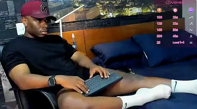 thomas santtos1 online show from 02-18-25, 11:08
