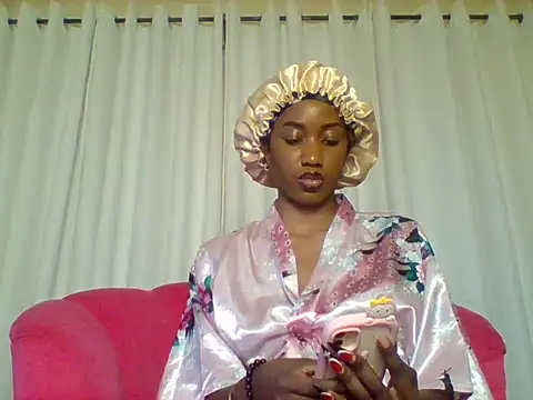 Snapshot of Queeen_model chatting on 10-06-25, 09:34 Queeen model online show from 10-06-25, 09:34