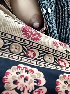 Snapshot of Aaradhya chatting on 01-13-25, 01:02 Aaradhya online show from 01-13-25, 01:02