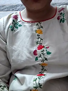 Snapshot of Aaradhya chatting on 02-13-25, 12:24 Aaradhya online show from 02-13-25, 12:24