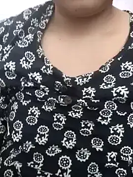 Snapshot of Aaradhya chatting on 03-03-25, 03:52 Aaradhya online show from 03-03-25, 03:52