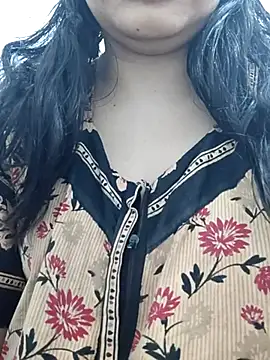 Snapshot of Aaradhya chatting on 03-18-25, 01:00 Aaradhya online show from 03-18-25, 01:00