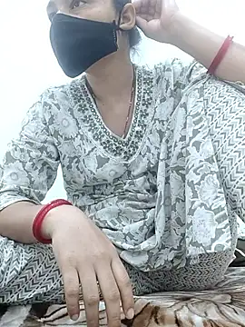 Snapshot of Aaradhya chatting on 04-28-26, 01:04 Aaradhya online show from 04-28-26, 01:04
