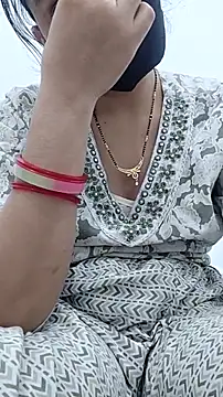 Snapshot of Aaradhya chatting on 05-16-26, 02:30 Aaradhya online show from 05-16-26, 02:30