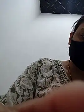 Snapshot of Aaradhya chatting on 06-07-26, 01:10 Aaradhya online show from 06-07-26, 01:10