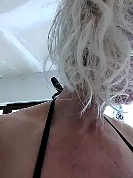 Snapshot of Tinuus chatting on 03-08-25, 01:25 Tinuus online show from 03-08-25, 01:25