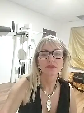 Snapshot of Tinuus chatting on 03-17-25, 02:52 Tinuus online show from 03-17-25, 02:52