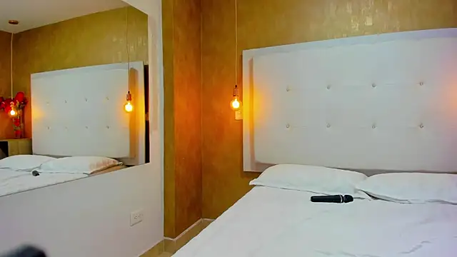 Snapshot of Little_Jenni chatting on 12-07-24, 04:36 Little Jenni online show from 12-07-24, 04:36