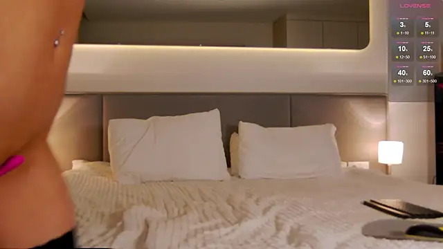 WOW-PeaCH-Girl online show from 09-10-25, 05:46