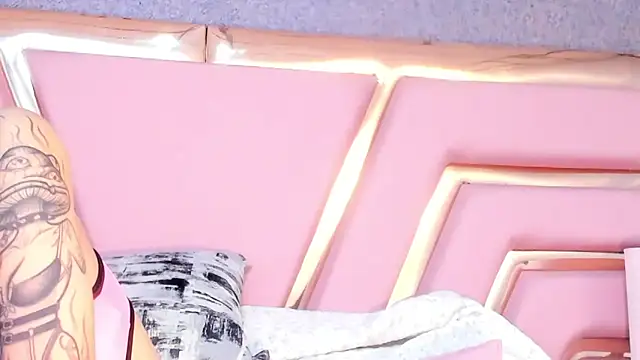 Snapshot of Eva_Benely chatting on 01-15-25, 09:45 Eva Benely online show from 01-15-25, 09:45