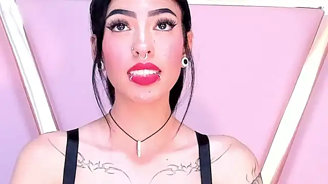 Snapshot of Eva_Benely chatting on 01-17-25, 06:15 Eva Benely online show from 01-17-25, 06:15