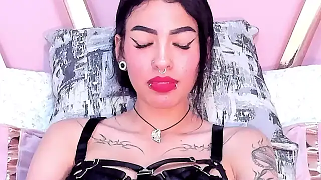 Snapshot of Eva_Benely chatting on 01-17-25, 09:17 Eva Benely online show from 01-17-25, 09:17