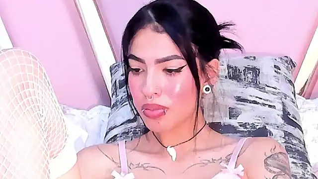 Snapshot of Eva_Benely chatting on 01-21-25, 09:57 Eva Benely online show from 01-21-25, 09:57