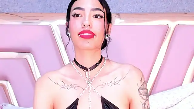 Snapshot of Eva_Benely chatting on 01-22-25, 10:40 Eva Benely online show from 01-22-25, 10:40