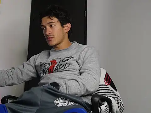 Snapshot of FelipheLive chatting on 10-14-25, 07:09 FelipheLive online show from 10-14-25, 07:09