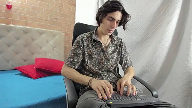 MIKE HUNTER7 online show from 02-05-25, 01:00