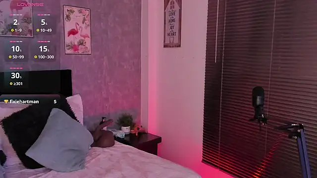 Snapshot of Nathaly-Lopez chatting on 01-31-25, 01:45 Nathaly-Lopez online show from 01-31-25, 01:45