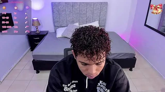 Snapshot of Noah_Smith04 chatting on 01-09-25, 12:09 Noah Smith04 online show from 01-09-25, 12:09