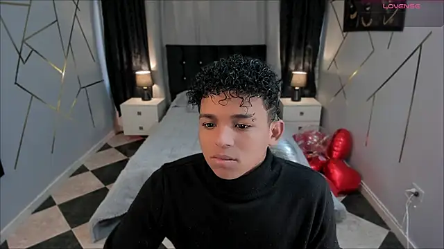 Snapshot of Noah_Smith04 chatting on 02-19-25, 12:44 Noah Smith04 online show from 02-19-25, 12:44