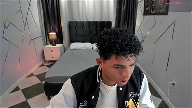 Snapshot of Noah_Smith04 chatting on 02-22-25, 01:46 Noah Smith04 online show from 02-22-25, 01:46