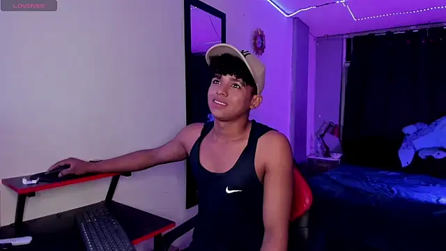 Snapshot of Noah_Smith04 chatting on 09-14-25, 11:15 Noah Smith04 online show from 09-14-25, 11:15