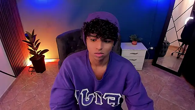 Snapshot of Noah_Smith04 chatting on 10-30-25, 12:45 Noah Smith04 online show from 10-30-25, 12:45