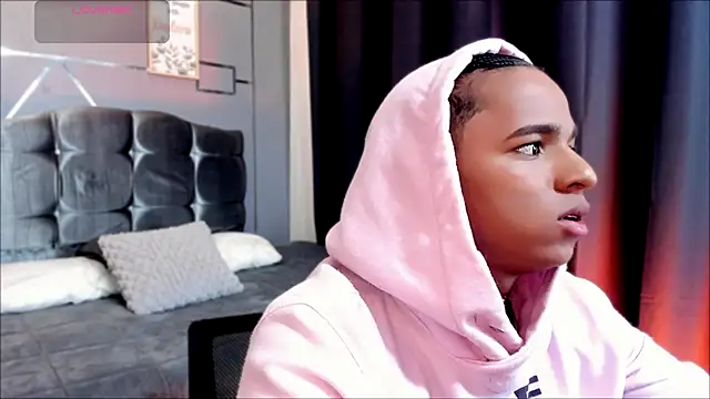 Snapshot of Noah_Smith04 chatting on 11-22-25, 12:37 Noah Smith04 online show from 11-22-25, 12:37